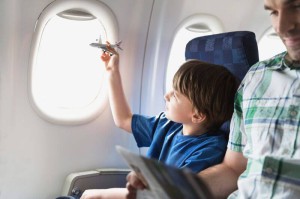 дитина в літаку