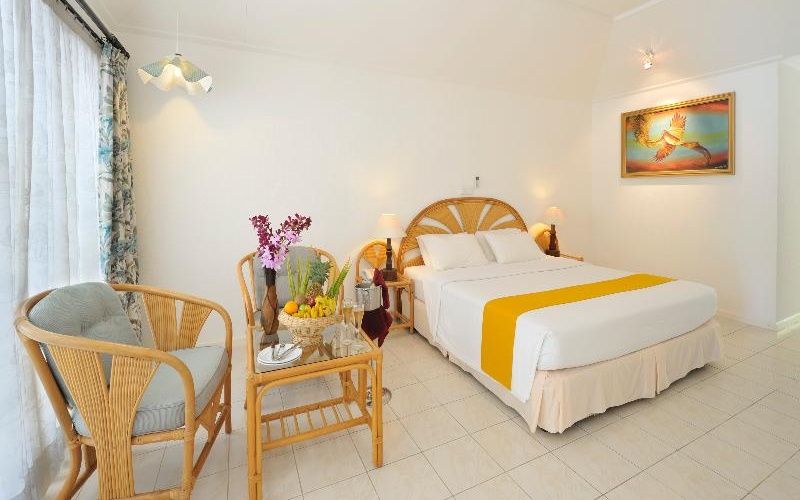 Номер в готелі Holiday Island Resort & Spa 4*, Мальдіви