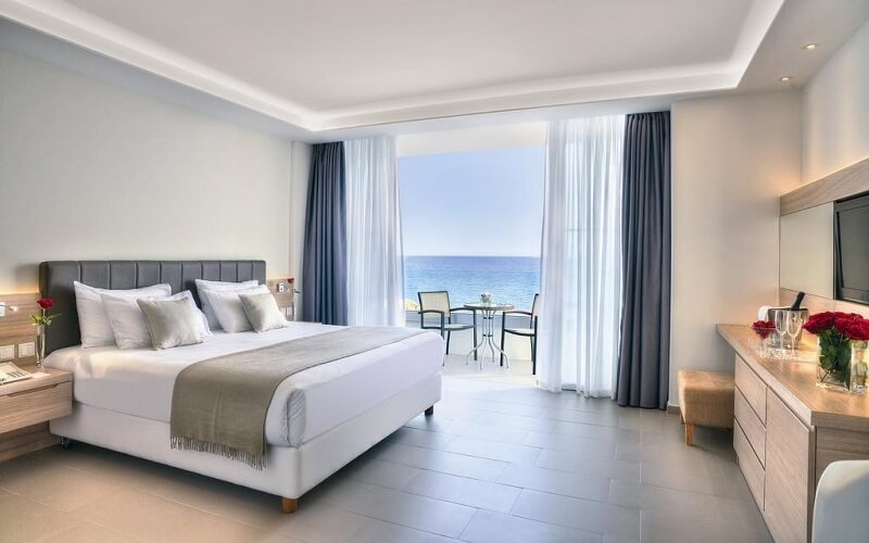 Номер у готелі The Royal Apollonia Beach 5, Кіпр
